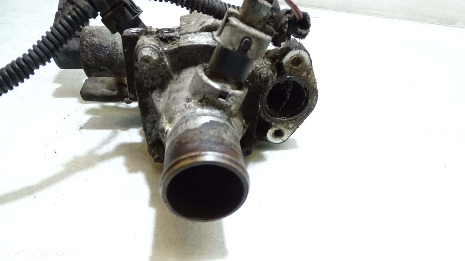 OBUDOWA TERMOSTATU OPEL ASTRA H 1.6 24418431 - 2