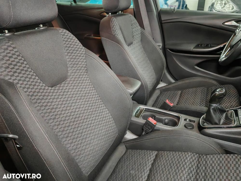 Opel Astra Sport Tourer Turbo 1.4 ECOTEC Start/Stop Dynamic - 28