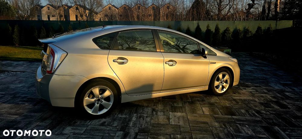 Toyota Prius (Hybrid) - 3