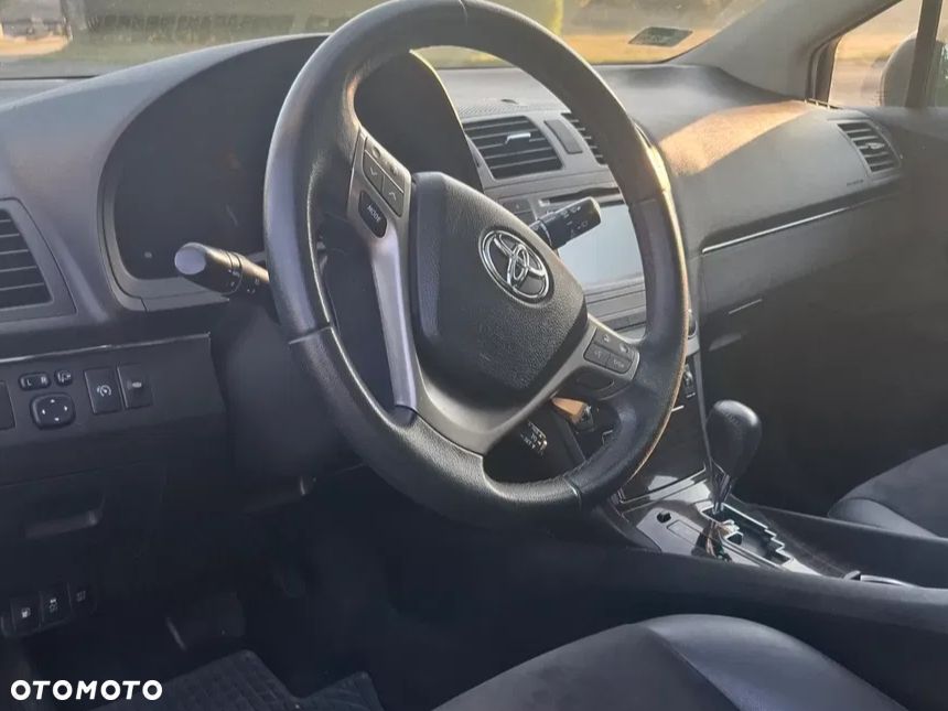 Toyota Avensis - 8