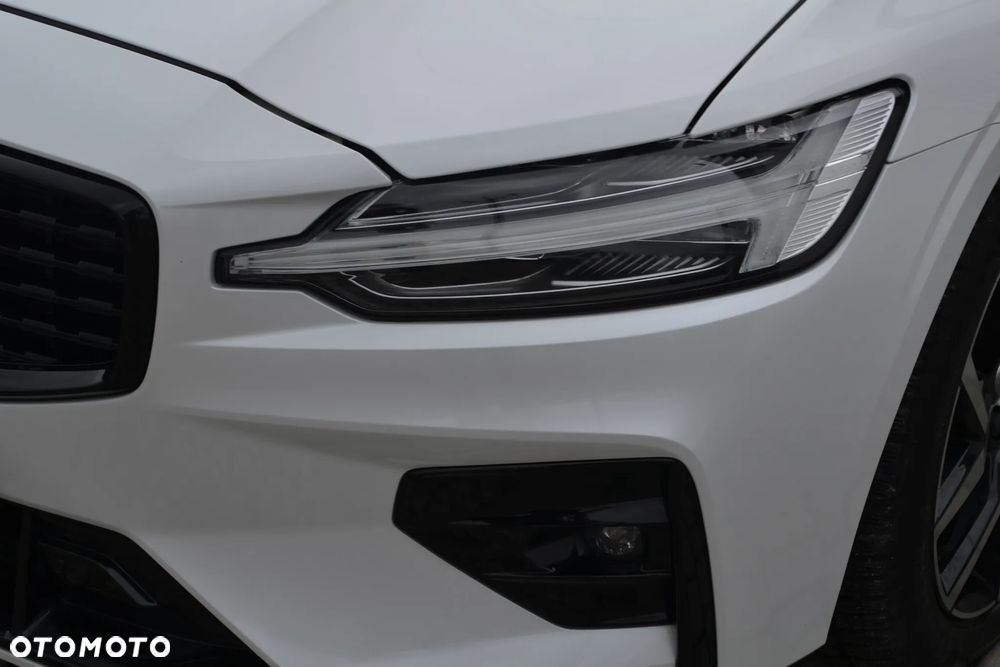 Volvo V60 B3 B R-Design - 4