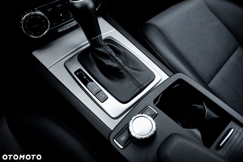 Mercedes-Benz Klasa C 180 BlueEFFICIENCY 7G-TRONIC Avantgarde - 34