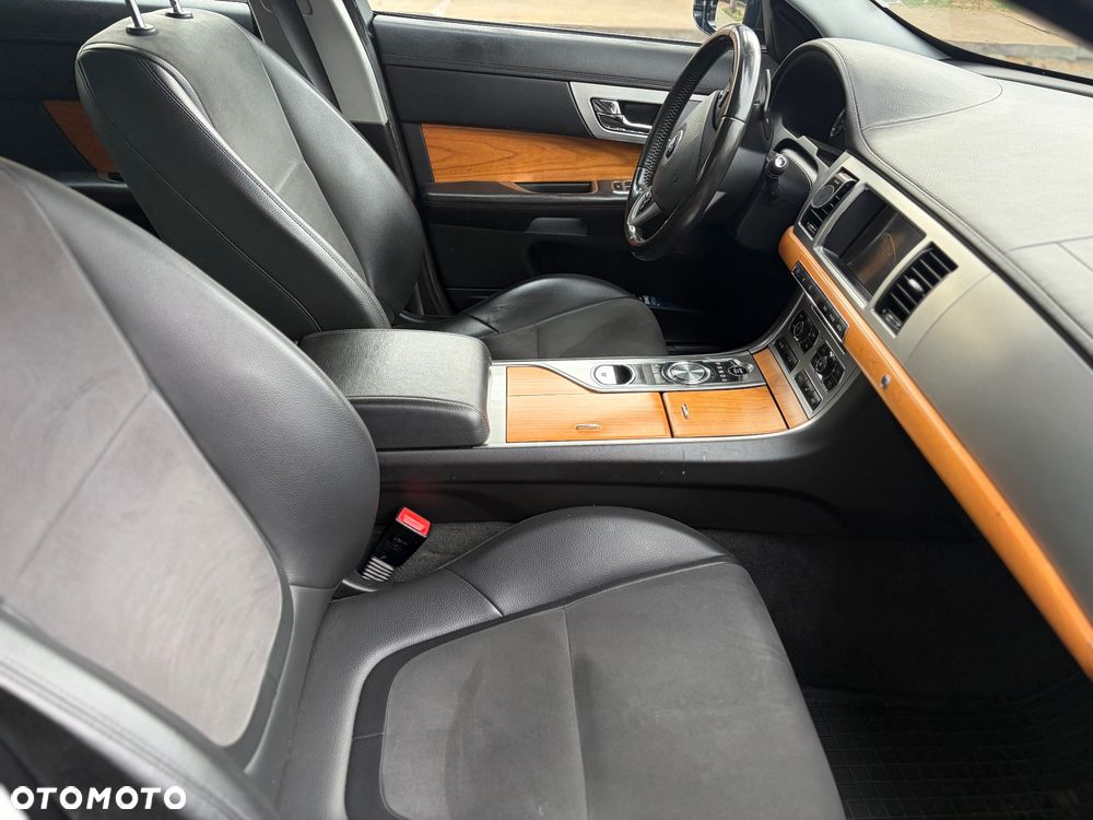 Jaguar XF 2.2 D Premium Luxury - 10