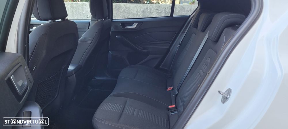 Ford Focus 1.0 EcoBoost Active X - 13