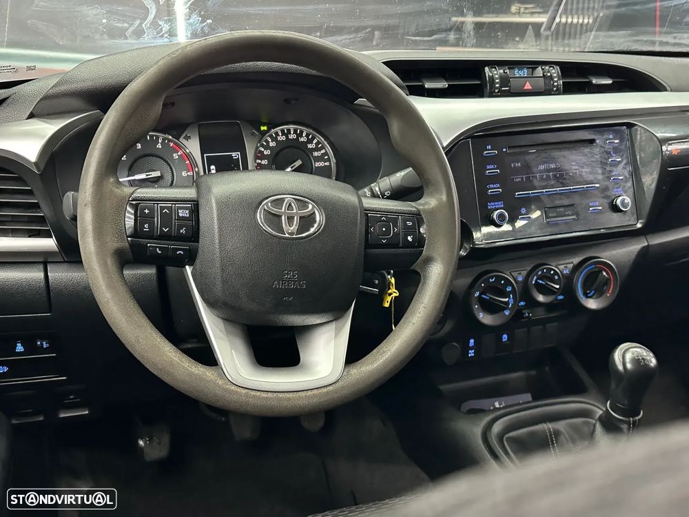 Toyota Hilux 2.4 D-4D 4WD CD CM - 12