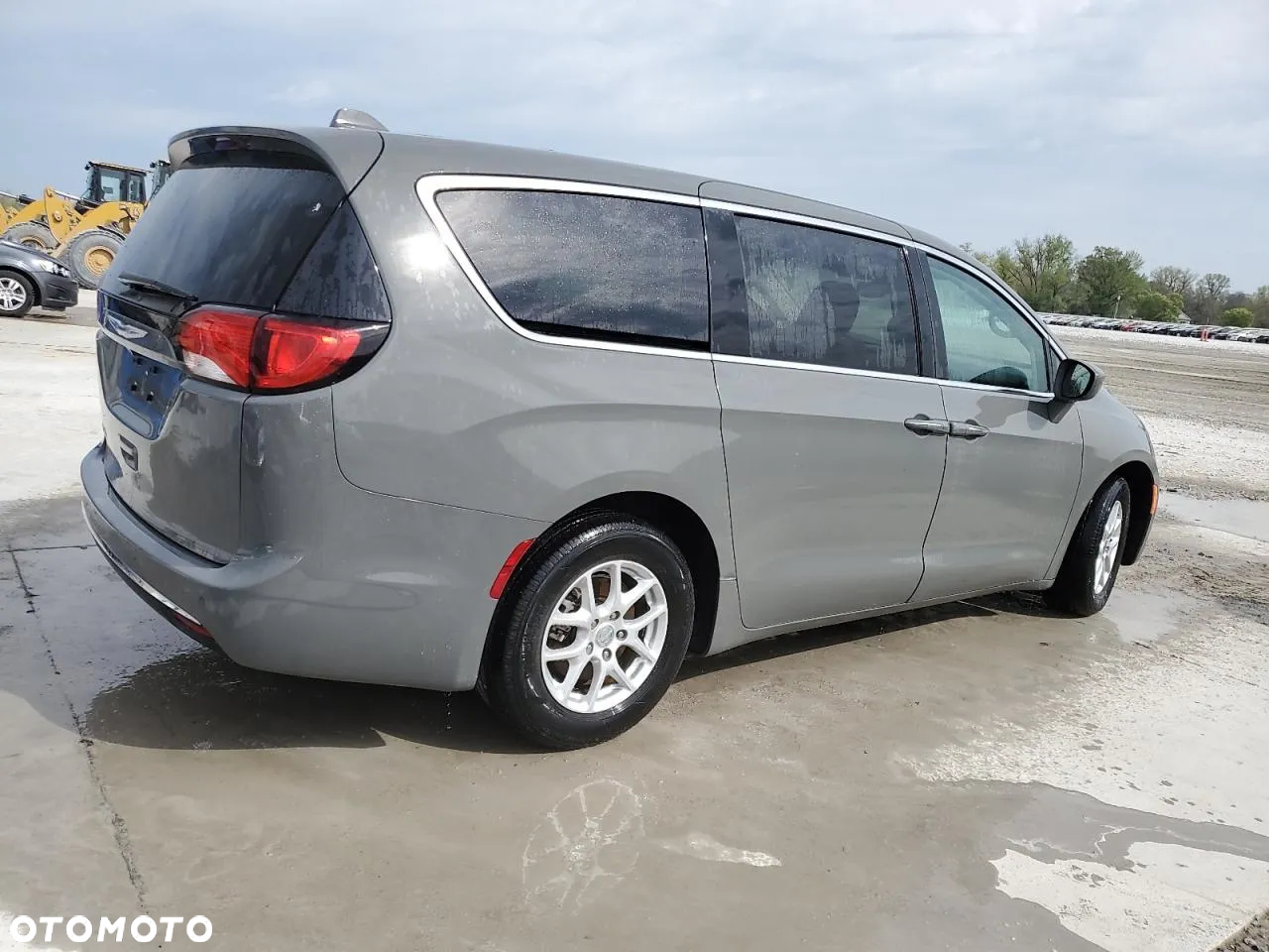 Chrysler Pacifica - 4