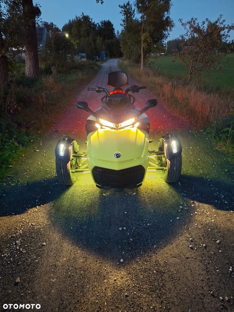 Can-Am Spyder - 4