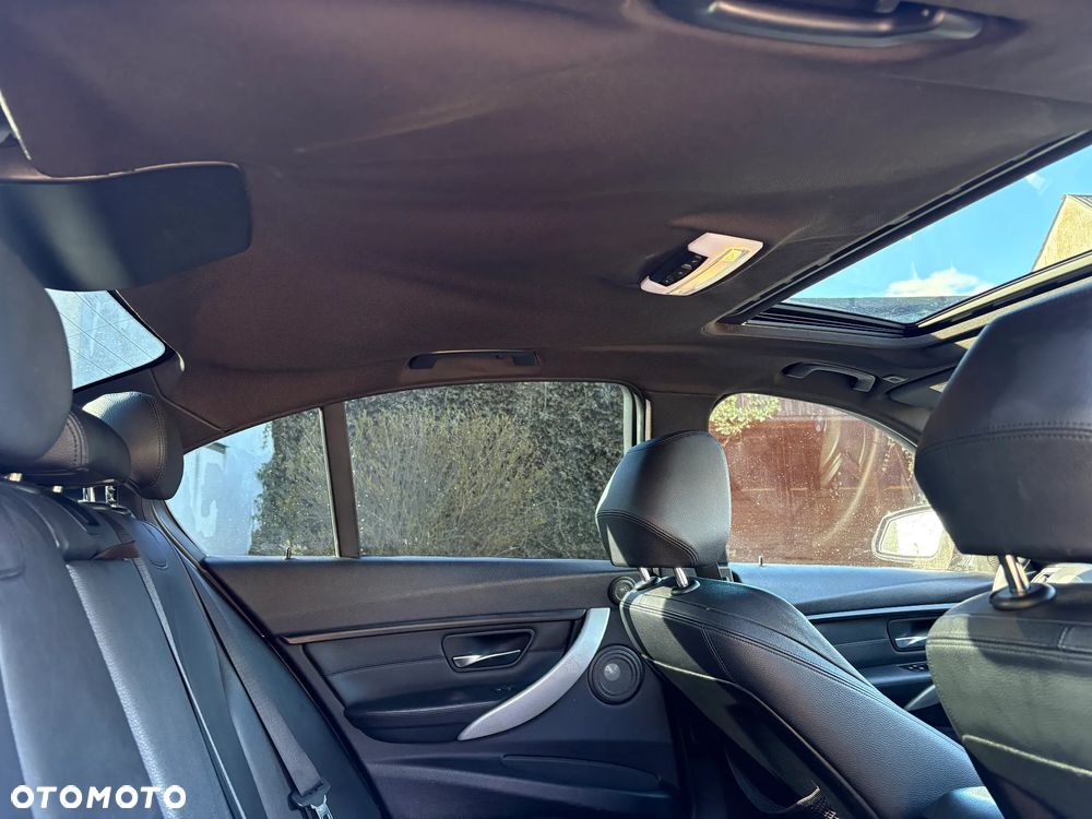 BMW Seria 3 335i Sport-Aut Luxury Line - 37