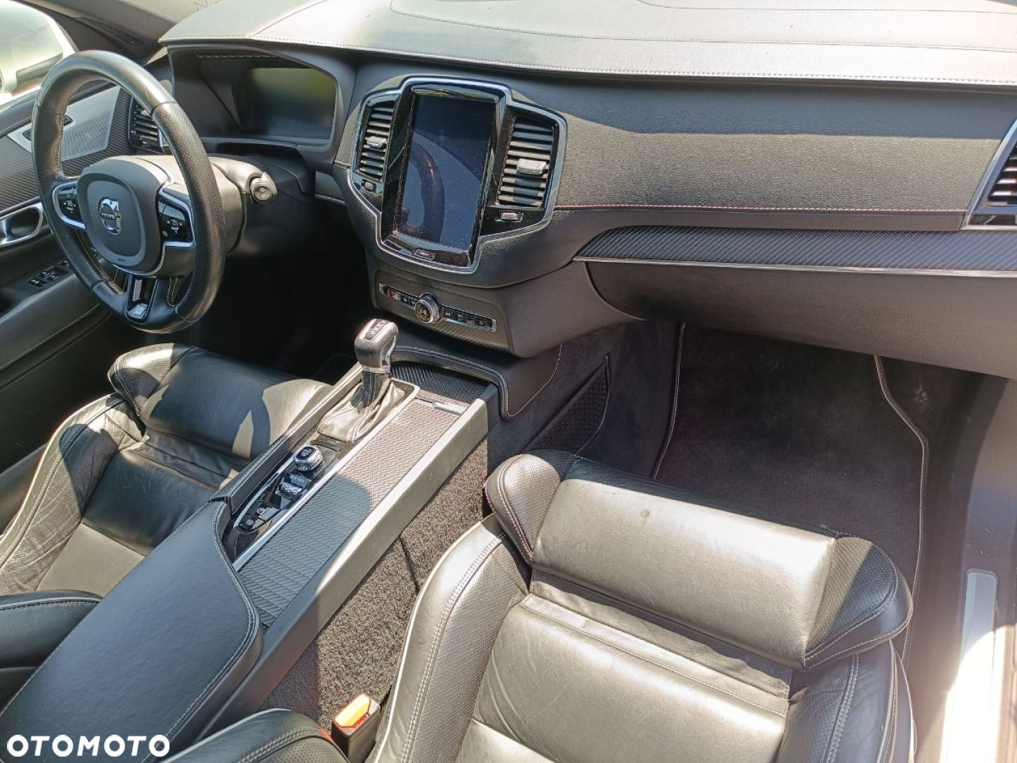 Volvo XC 90 D5 SCR AWD R-Design 7os - 30