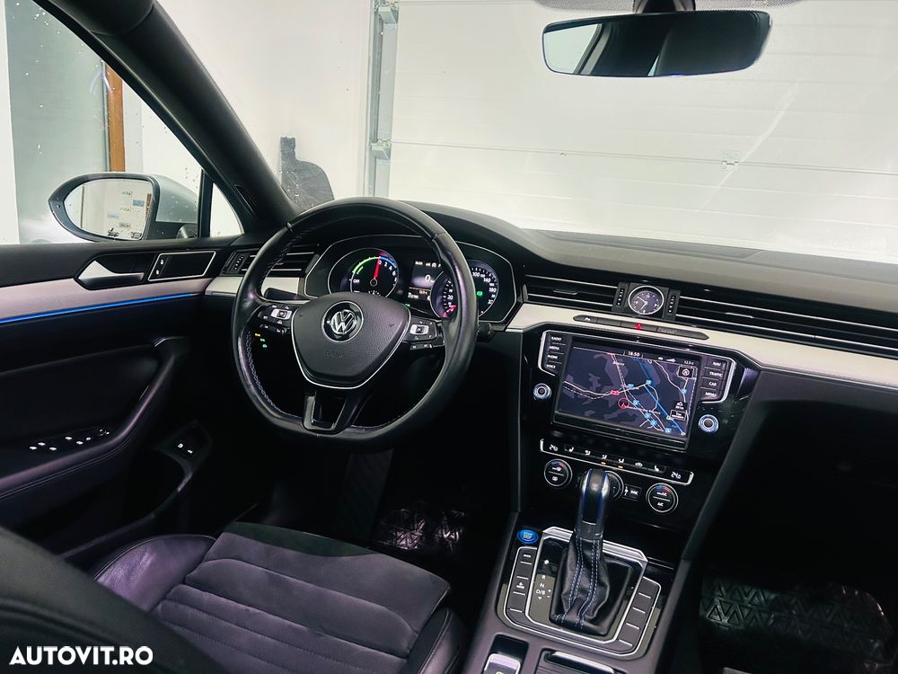 Volkswagen Passat - 4