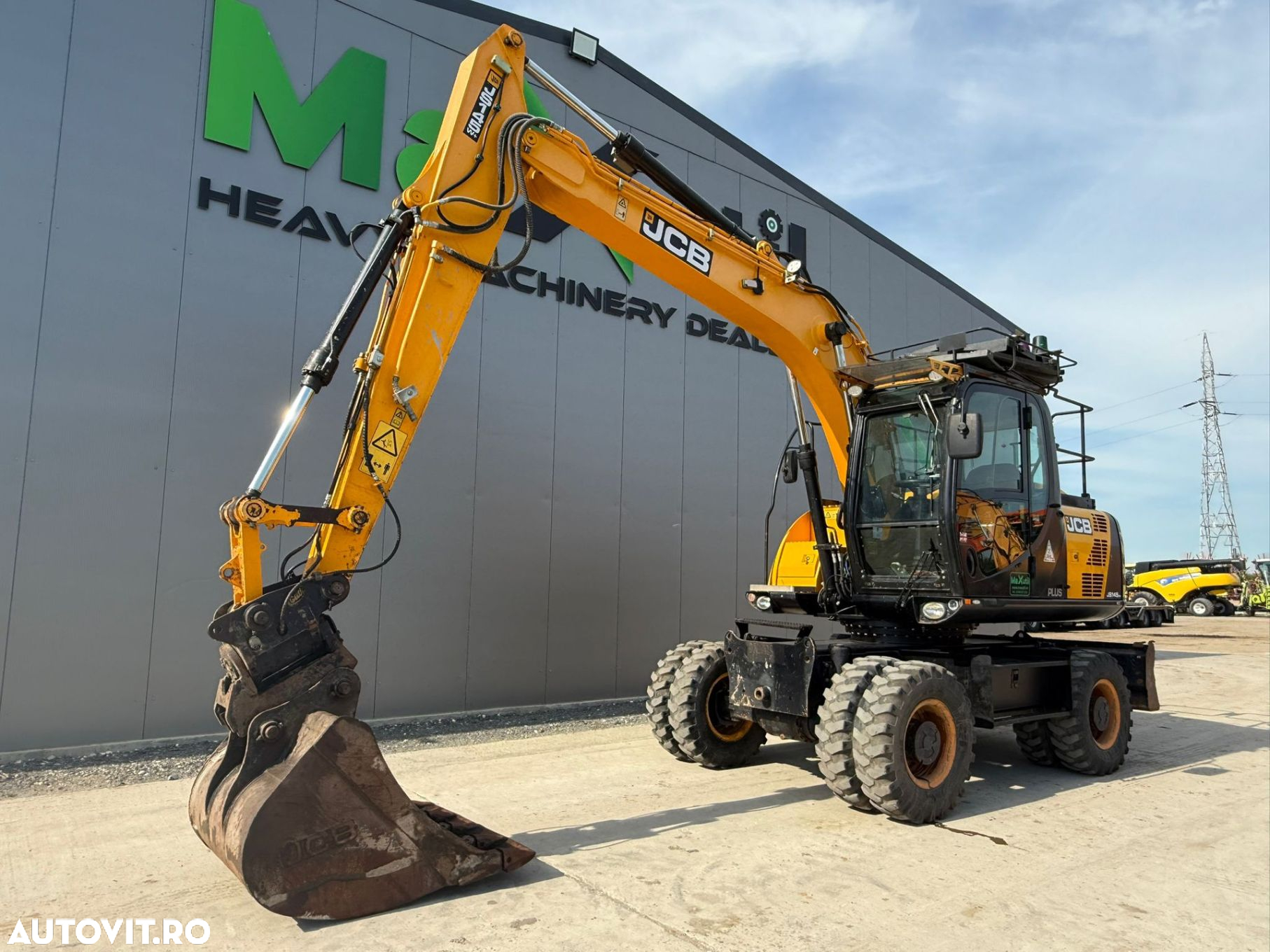 JCB JS 145 Excavator pe Roti - 8