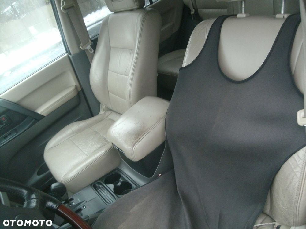 Mitsubishi Pajero - 6