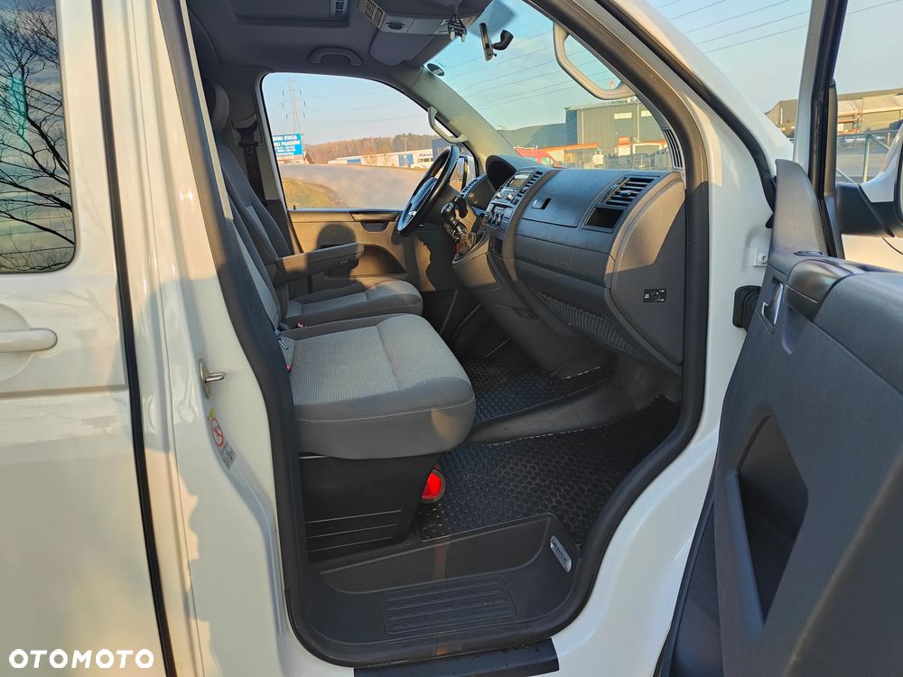 Volkswagen Caravelle - 26