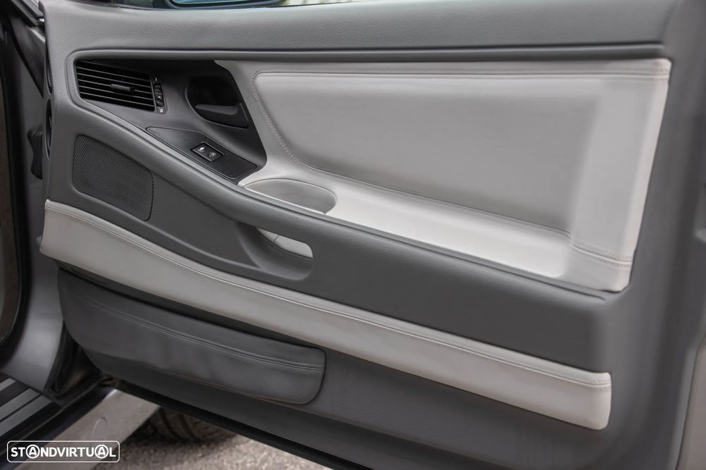 BMW 850 i A - 22