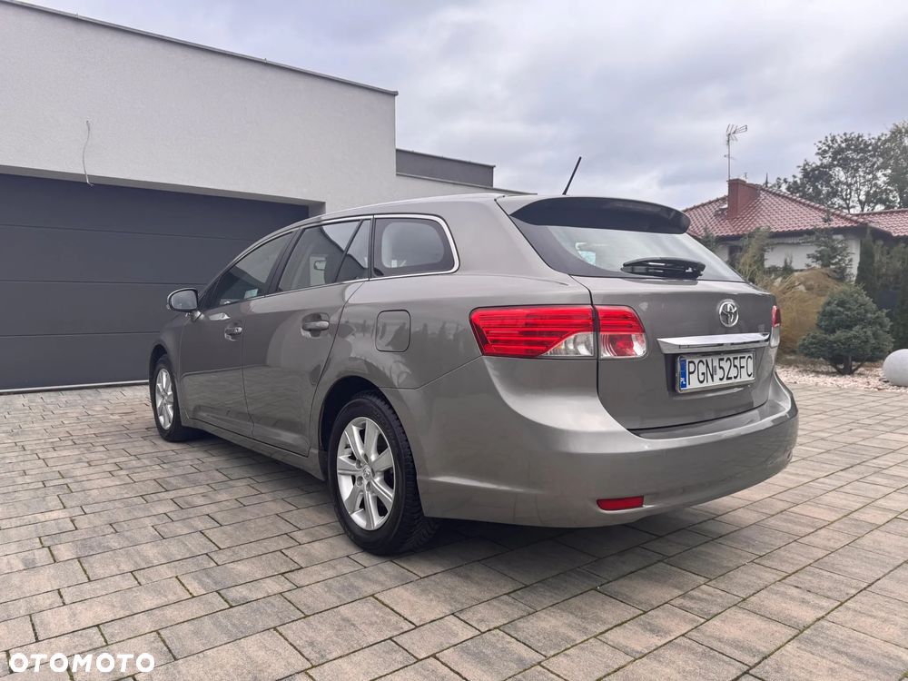 Toyota Avensis 1.8 Style MS - 4
