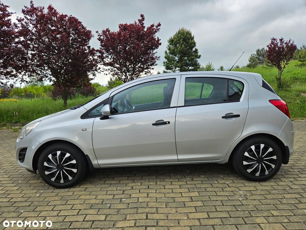 Opel Corsa 1.2 16V Essentia - 12