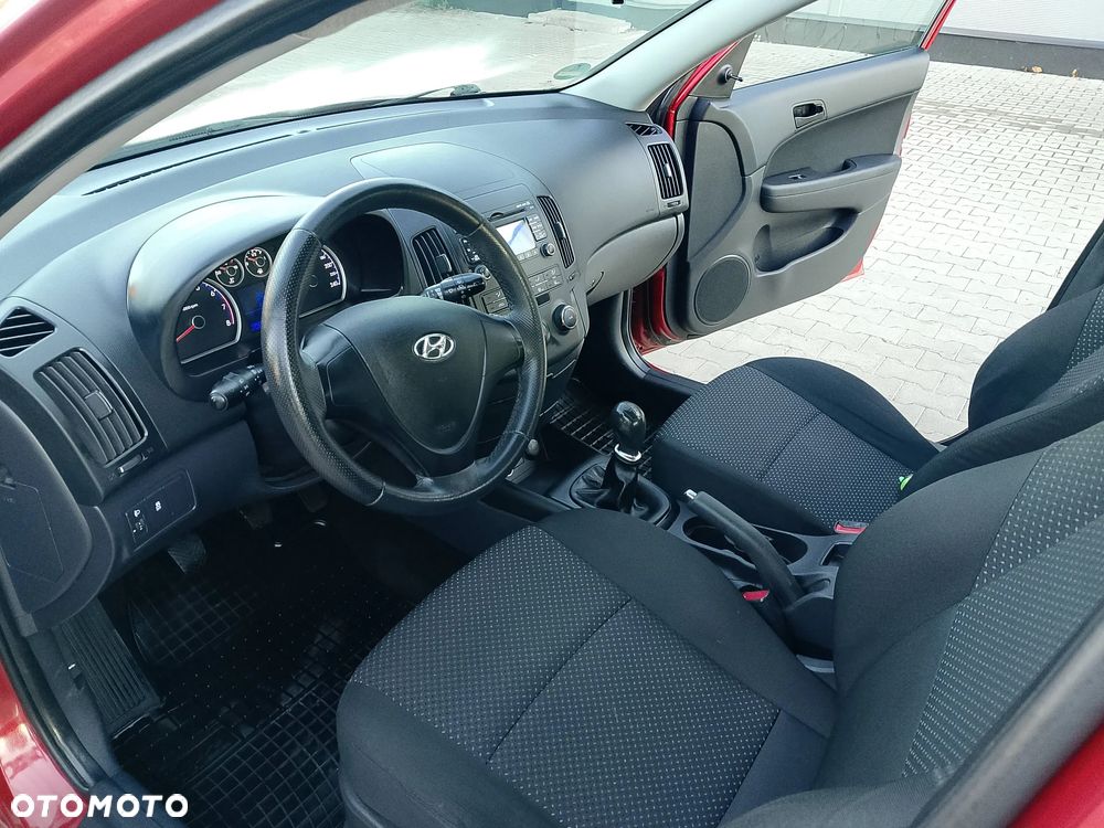 Hyundai i30 1.4 Base + - 12
