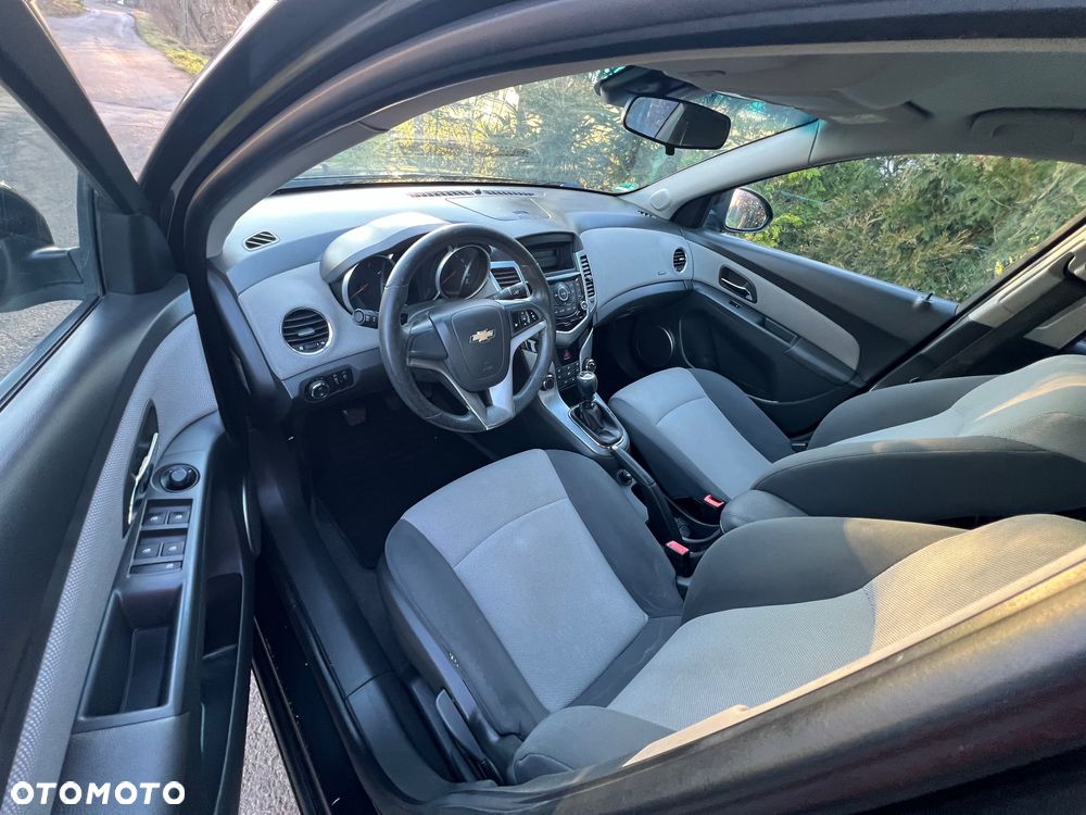 Chevrolet Cruze 1.6 - 9