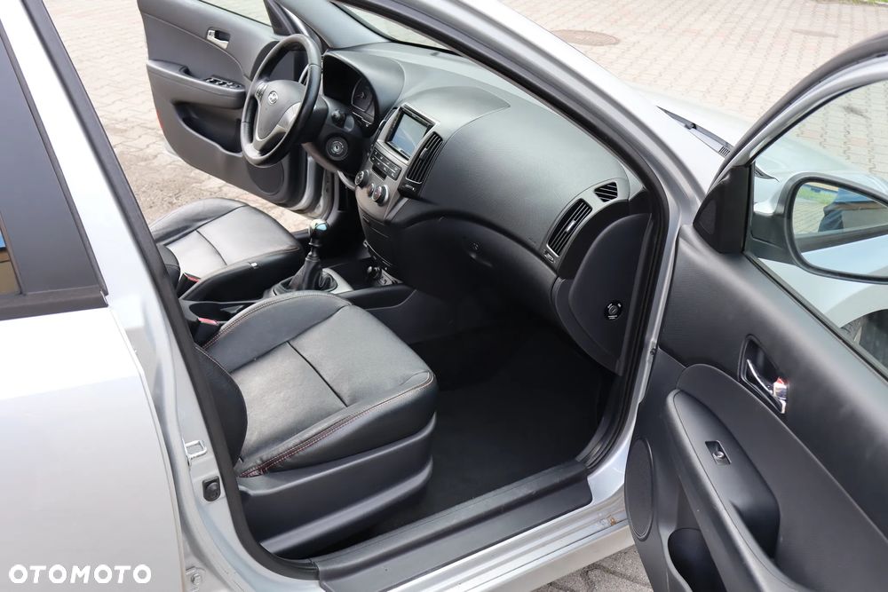 Hyundai i30 1.6 CRDi Classic + - 11