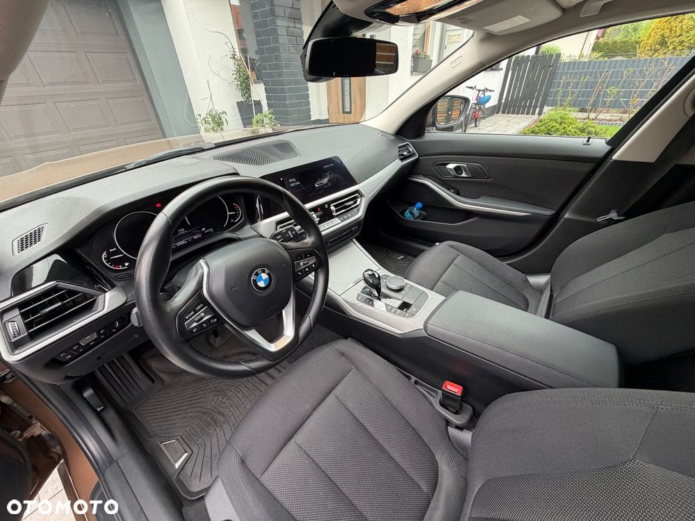 BMW Seria 3 318d M Sport - 10
