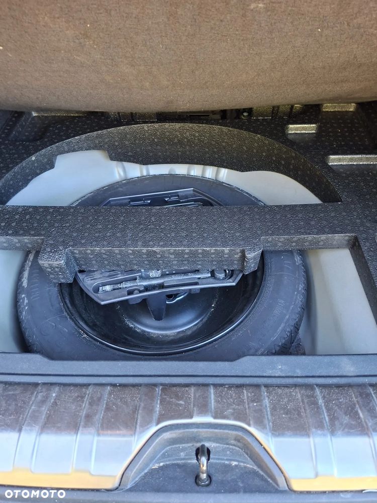 Peugeot 2008 1.6 e-HDi Allure S&S - 20