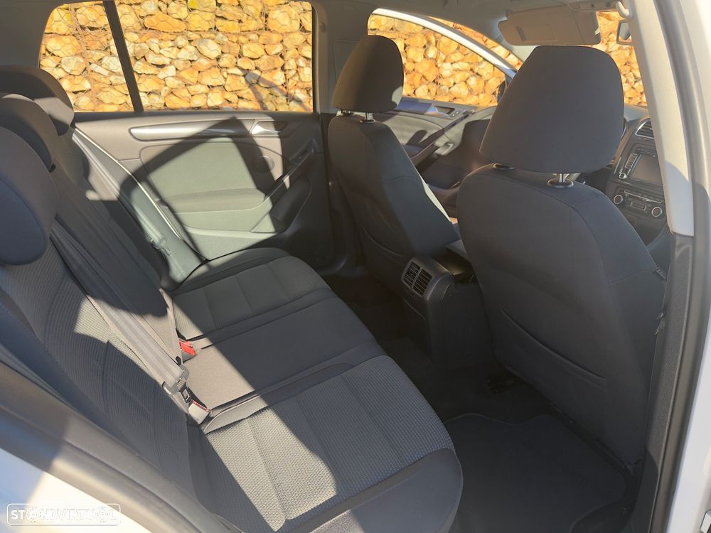 VW Golf 1.6 TDi Highline - 9
