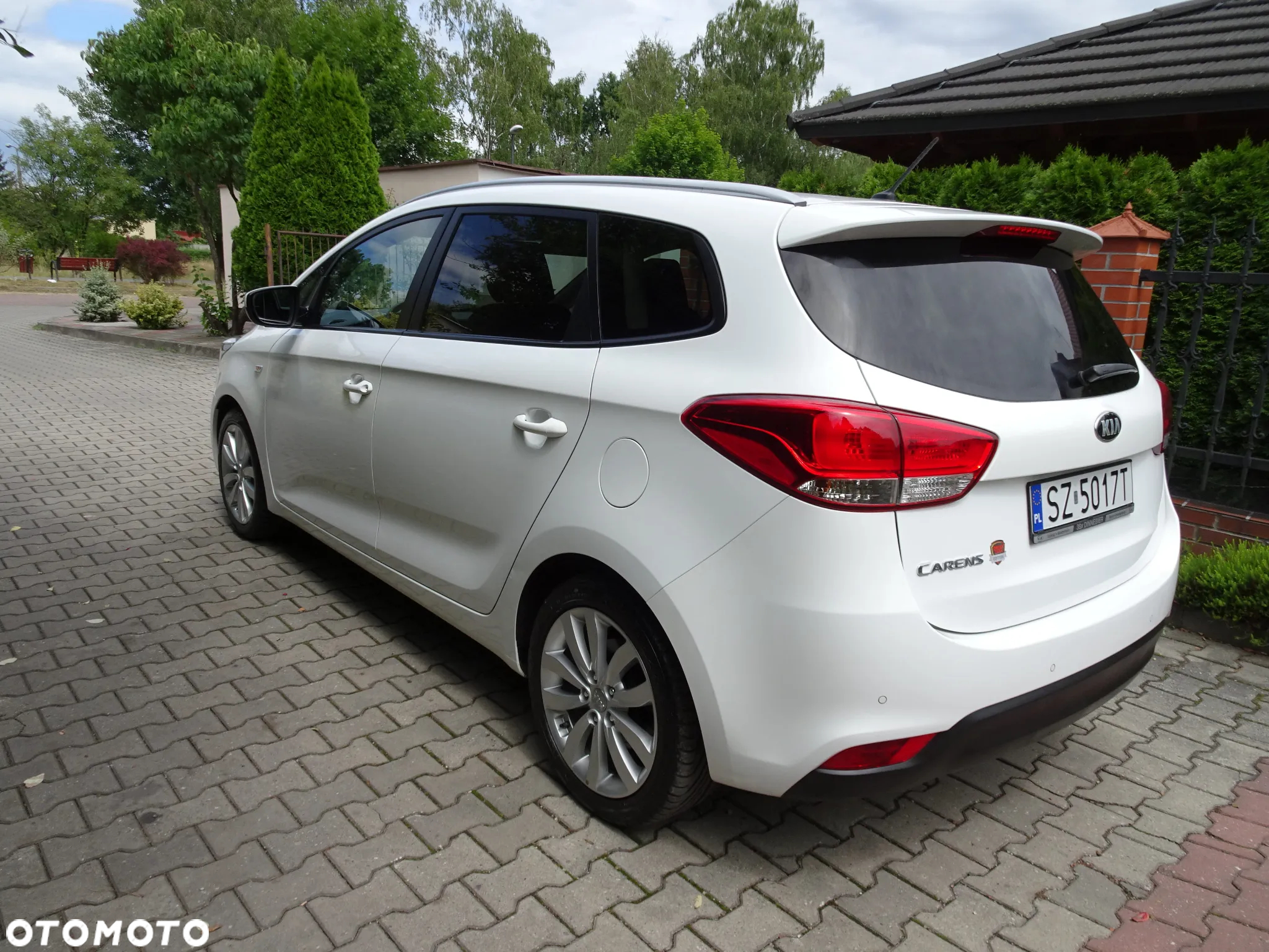 Kia Carens - 3