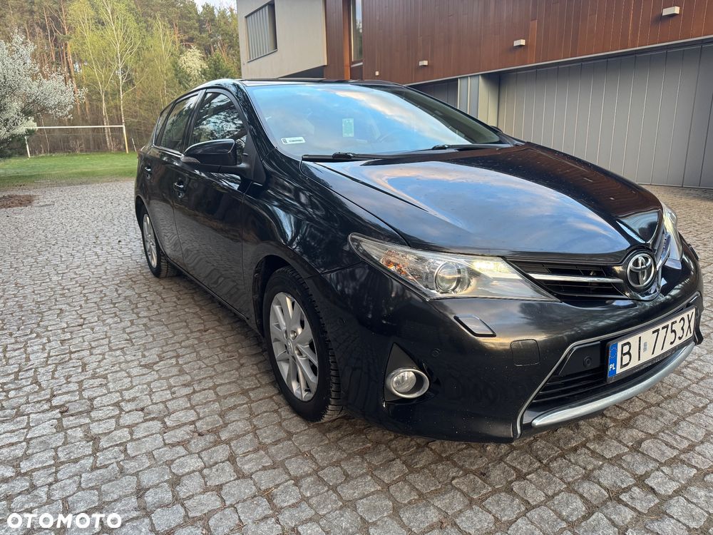 Toyota Auris 1.6 Premium + - 2