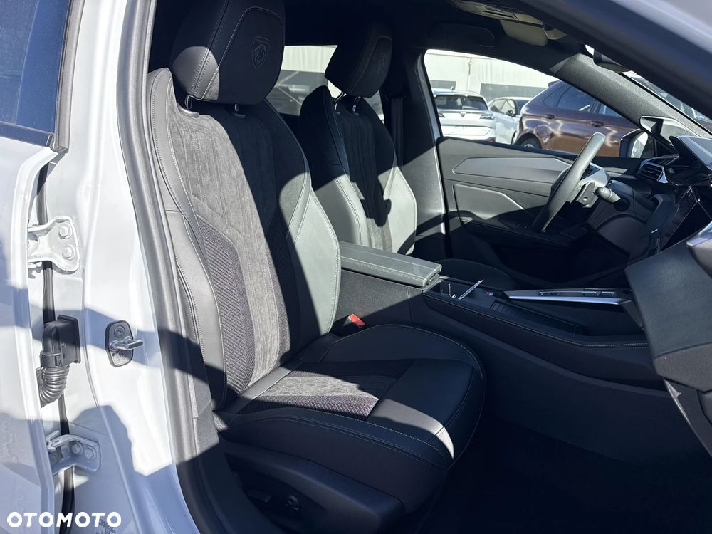 Peugeot 408 HYBRID 145 e-DSC6 GT - 18