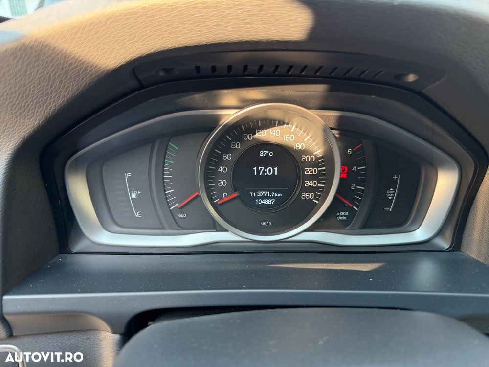 Volvo V60 D4 Momentum - 23