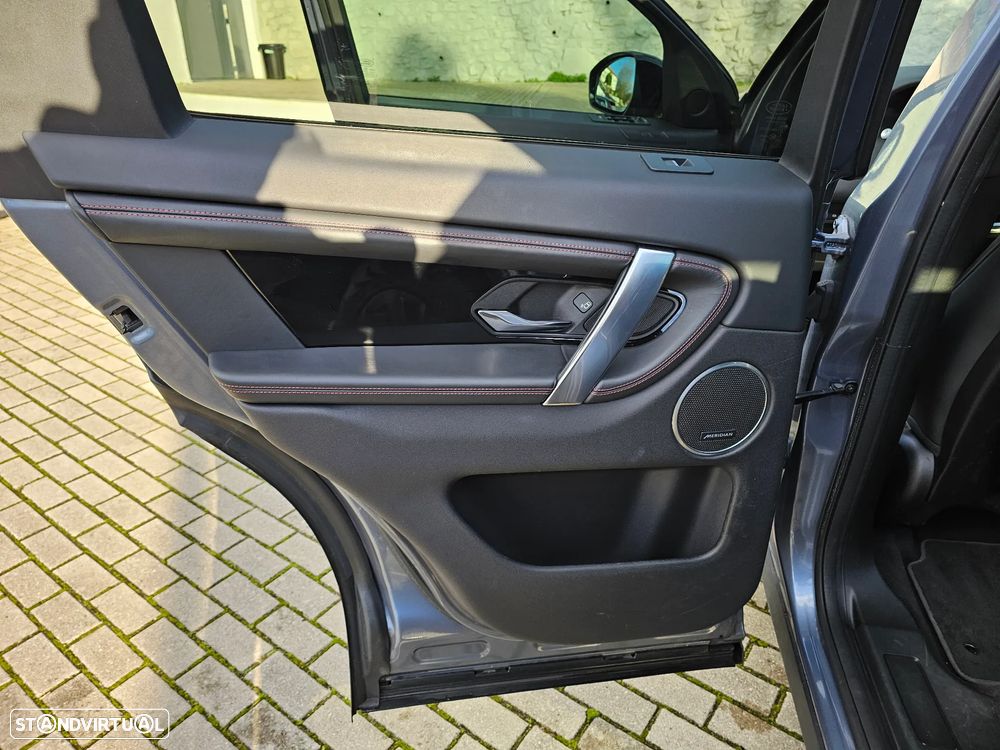 Land Rover Discovery Sport P300e R-Dynamic HSE - 17