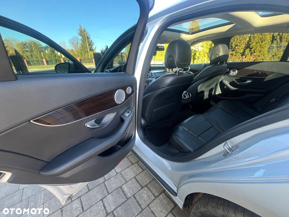 Mercedes-Benz Klasa C 300 7G-TRONIC - 35