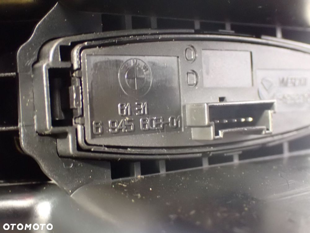 KRATKA NAWIEWU ŚRODKOWA BMW E87 - 9