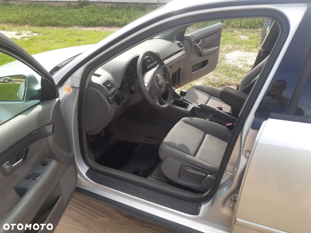 Audi A4 Limousine - 1