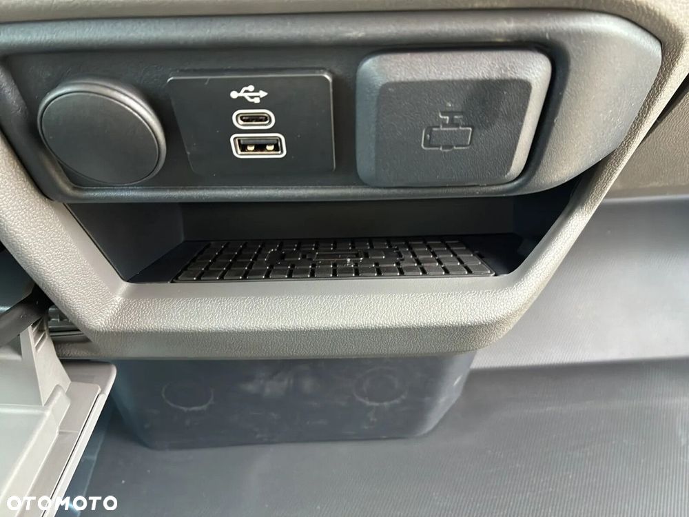 Volkswagen Transporter T7 Furgon Plus Edition/6 osob./AUTOMAT 2,0 l TDI 150 KM r. o. 3500 mm - 39