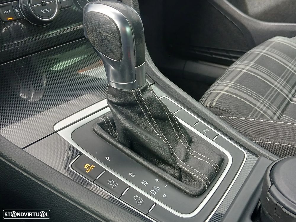 VW Golf 2.0 TDi GTD DSG - 31