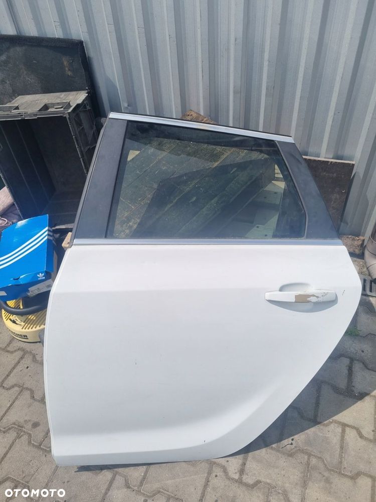 Drzwi lewe tylne Opel Astra J Lift kombi Y40R - 1