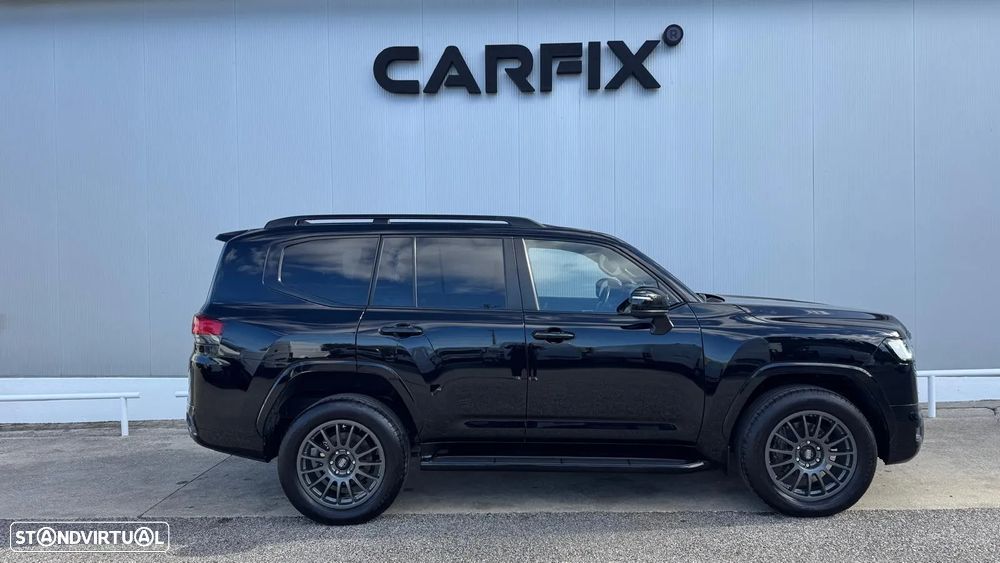 Toyota Land Cruiser LC 300 70th Anniversary - 3