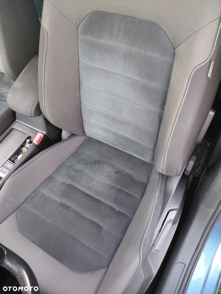 Volkswagen Golf 1.6 TDI DPF Highline - 17