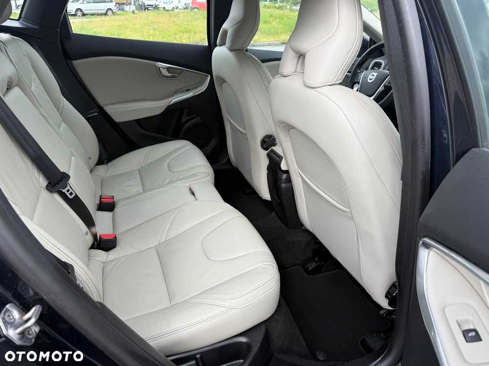 Volvo V40 D4 Summum - 13