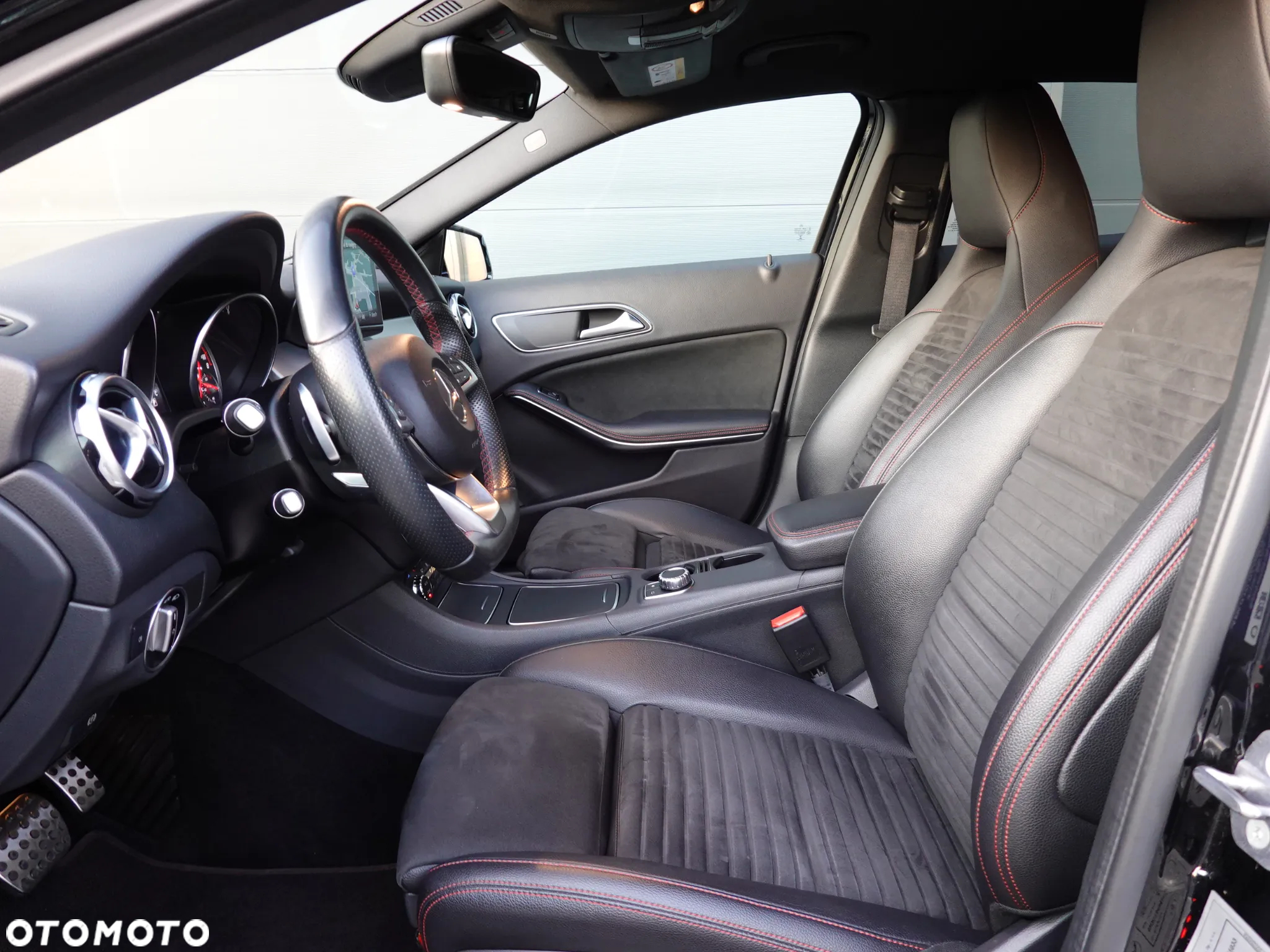 Mercedes-Benz GLA 200 7G-DCT AMG Line - 12