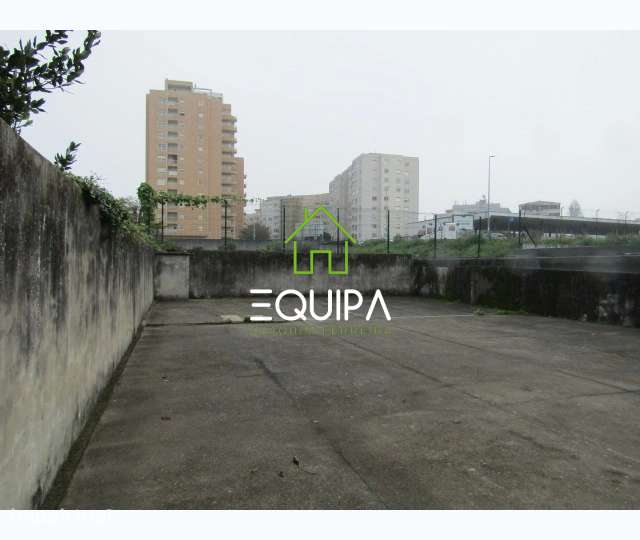 Espaço comercial licenciado para comercio e serviços na Rua 5 de Out - Grande imagem: 3/15