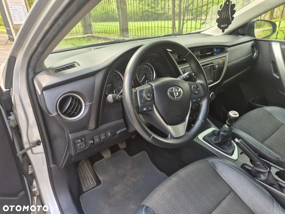 Toyota Auris 1.6 Edition - 12