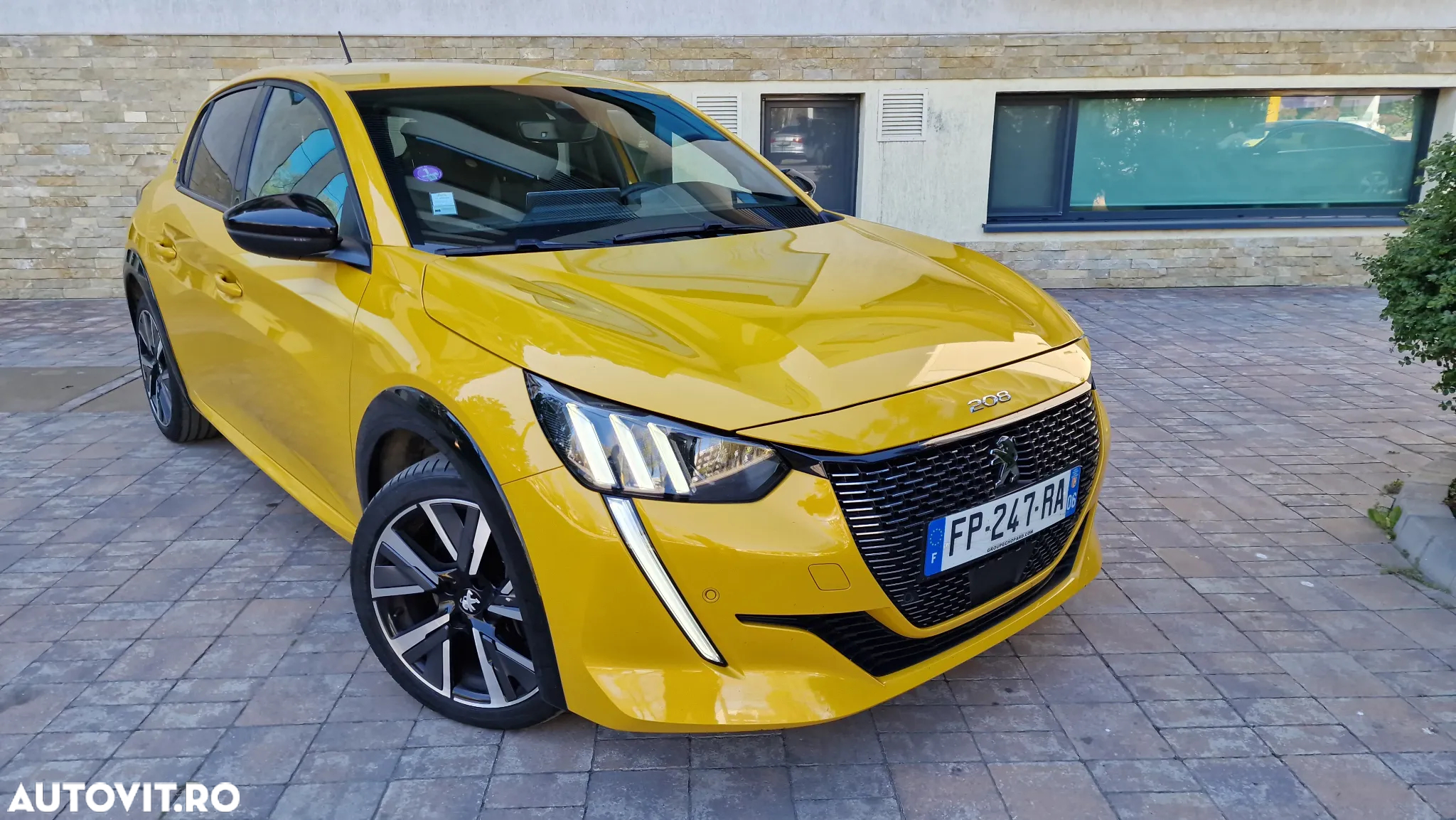 Peugeot 208 1.2 L PureTech STT EAT8 GT Line - 4