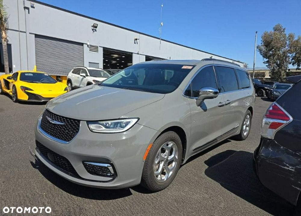Chrysler Pacifica - 1
