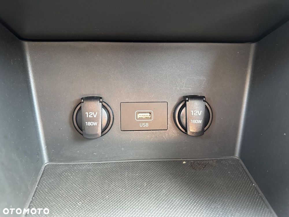 Hyundai i30 1.5 DPI Classic + - 23