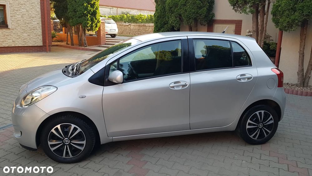 Toyota Yaris 1.3 Luna Premium - 5