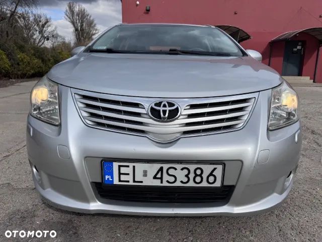 Toyota Avensis - 8