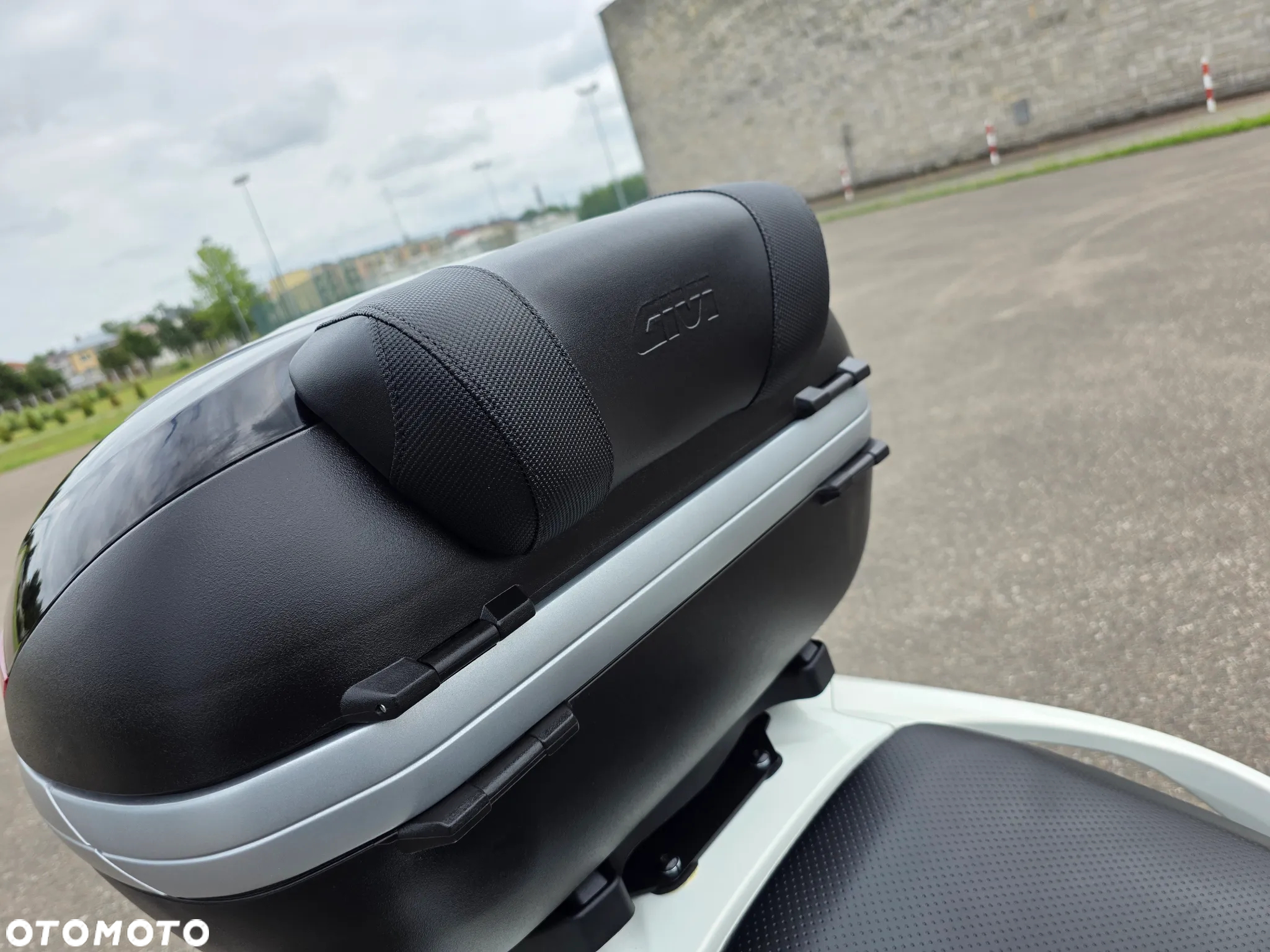 Suzuki Burgman - 12