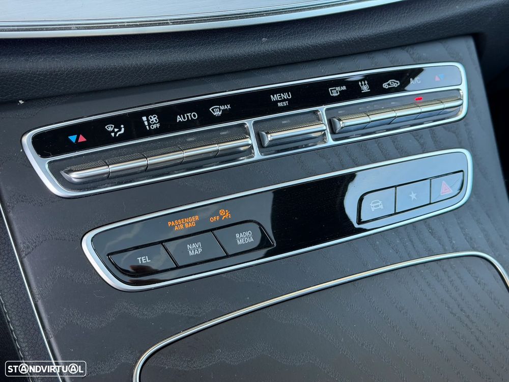 Mercedes-Benz E 300 de 4Matic 9G-TRONIC AMG Line - 29